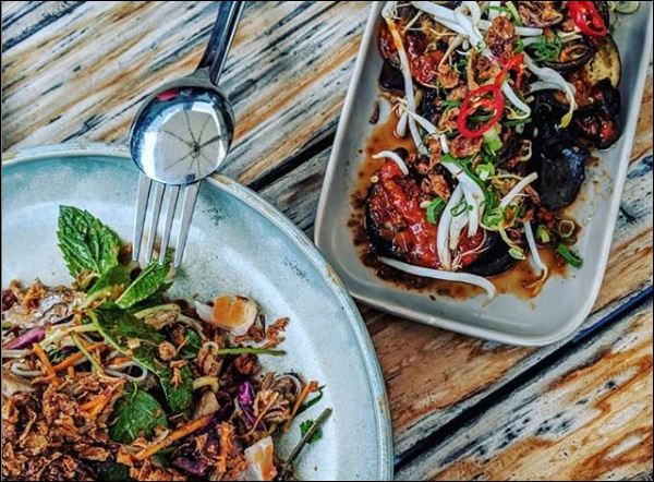Restaurant Review - Hello Please